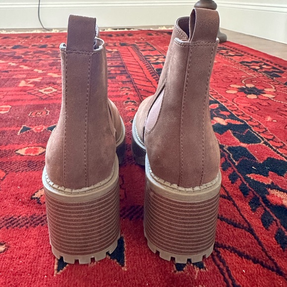 MIA Suede Platform Chelsea Boots - Picture 2 of 5
